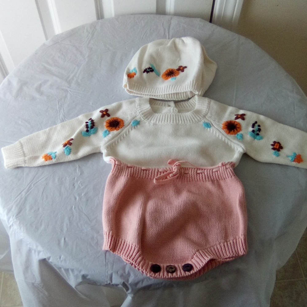 CROCHET BABY BODYSUIT WITH HAT NEW